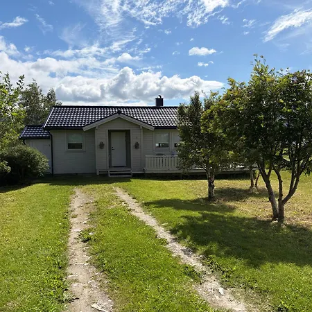 Rossoyhytta Holiday home Steigen